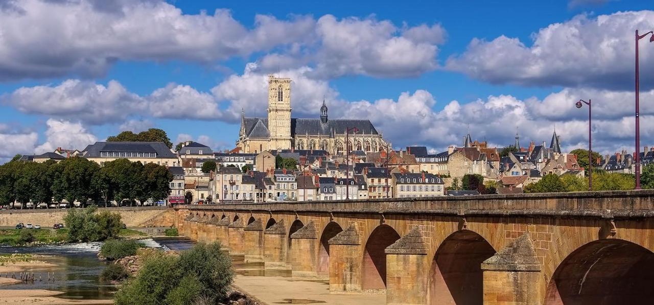 Hotel De Cleves Nevers Exterior foto